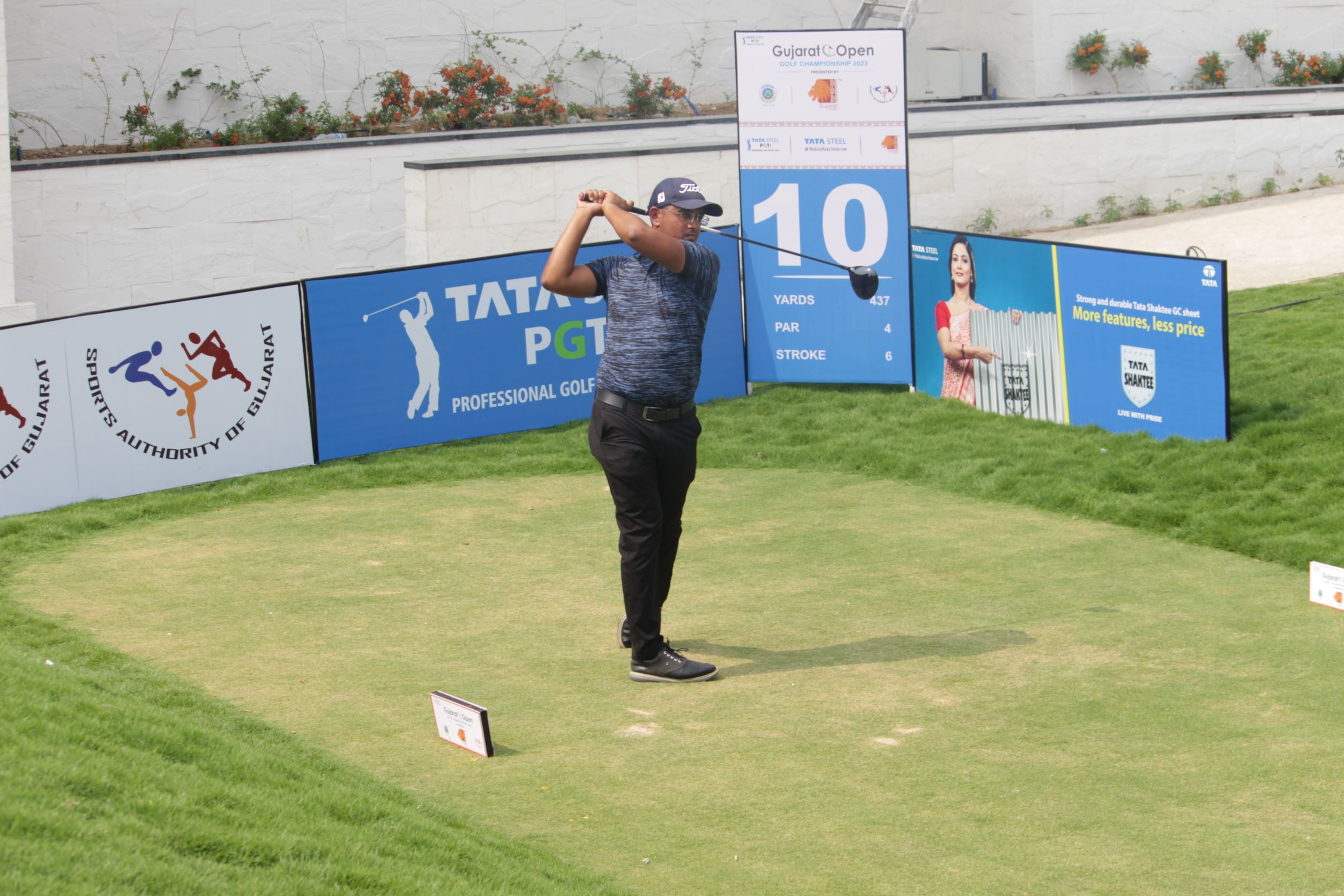 Local favourite Anshul Patel shoots 67, rises into joint lead with Aman Raj on day three